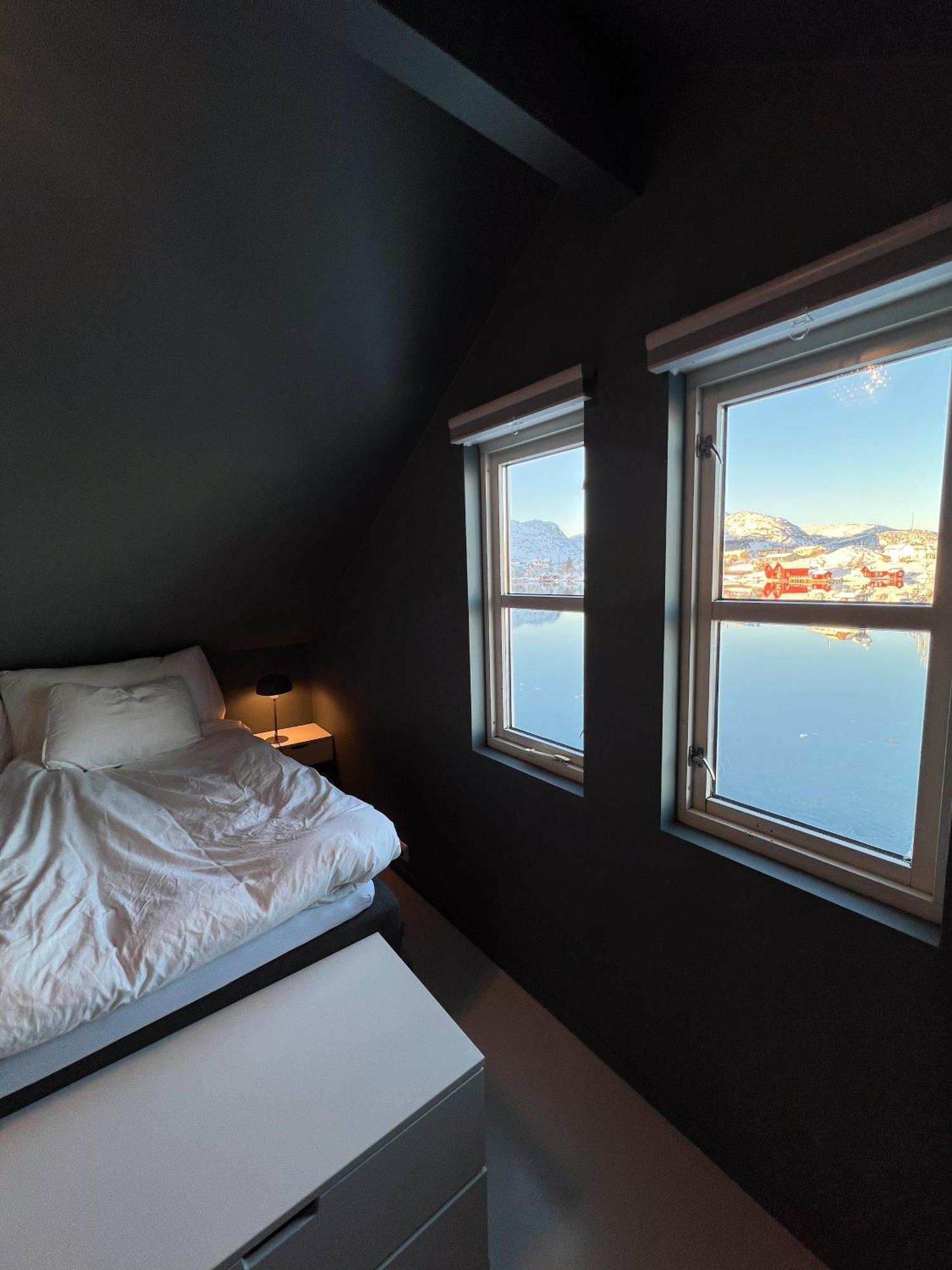 Charming Waterfront Cabin In Ballstad, Lofoten Екстер'єр фото