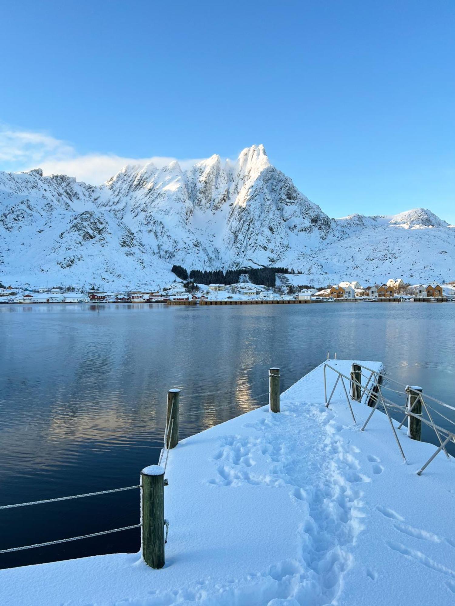 Charming Waterfront Cabin In Ballstad, Lofoten Екстер'єр фото
